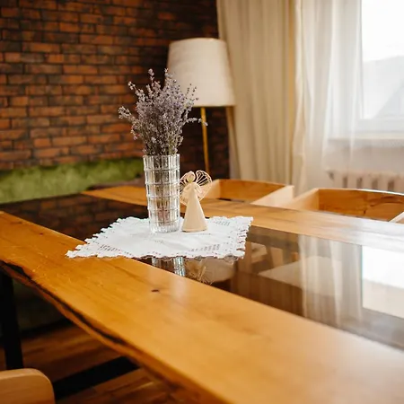 Pstrug House * Yasinya