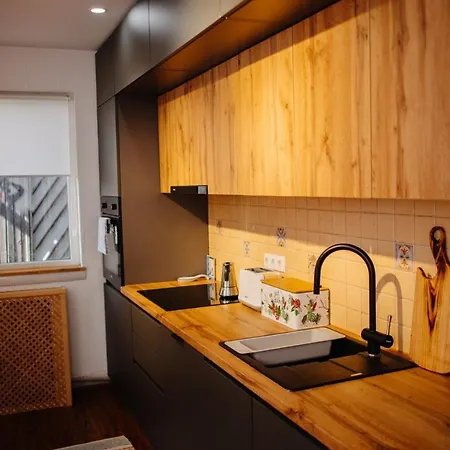 Pstrug House Yasinya