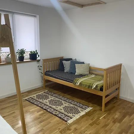Pstrug House Yasinya