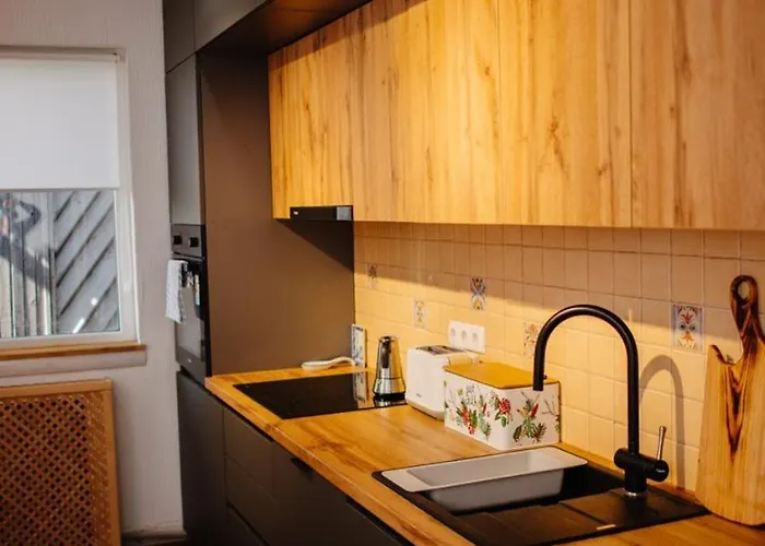 Pstrug House Yasinya